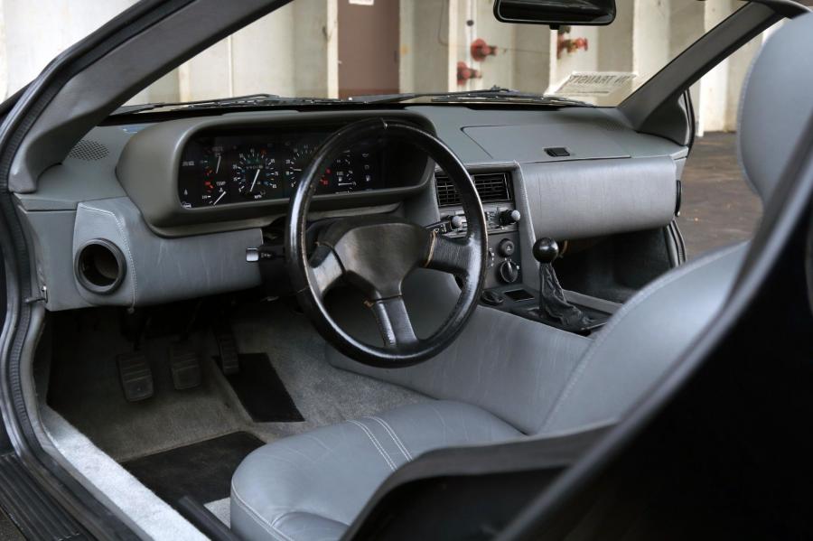 Интерьер DeLorean DMC-12 in Black 1981 года  (фото 82 из 207)